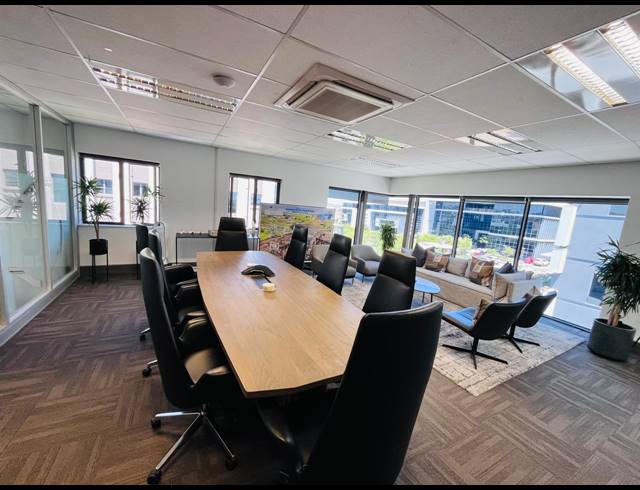 1,348M² OFFICE TO LET IN VORNA VALLEY